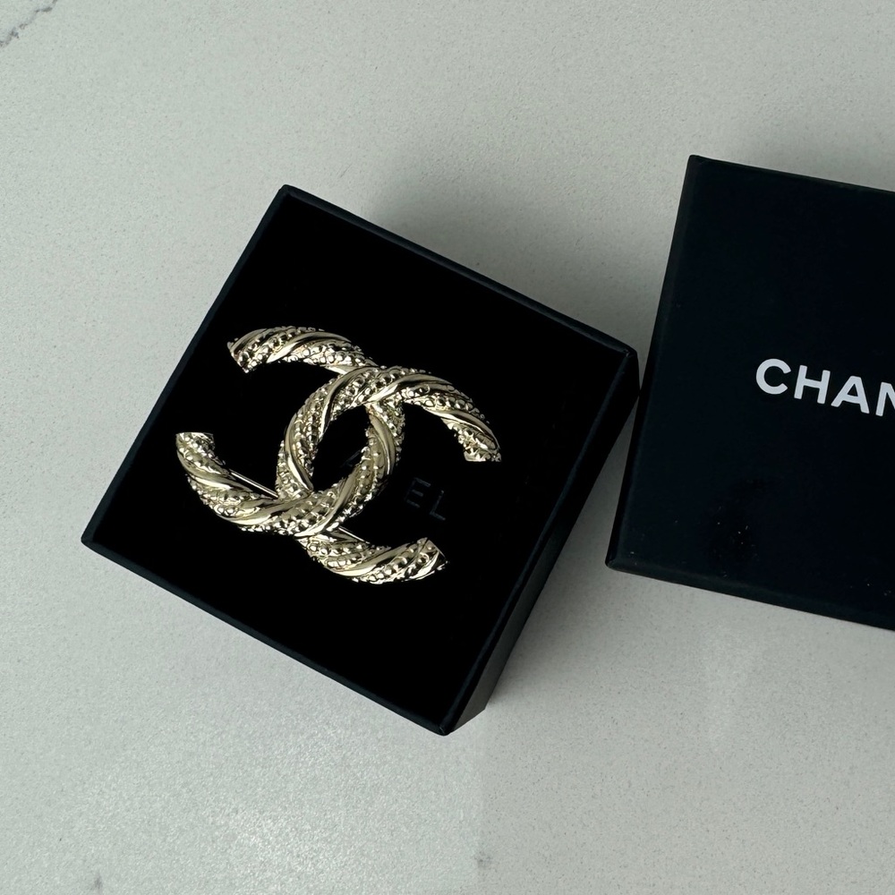 NEW Chanel Broosche
